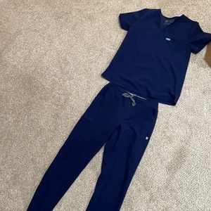 FIGS Yola skinny (S/T) & Catarina scrub top (M)